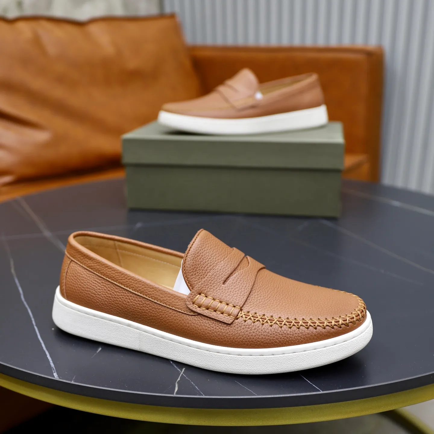 Men's shoes: 480💰BOTTEG* VENET* - high-end boutique Size: 38-44 (45 customized) BV new product, calfskin surface, water-dyed cowhide lining, classic style and contemporary fashion temperament harmoniously blend, rubber soles are light and flexible, water-dyed cowhide lining!